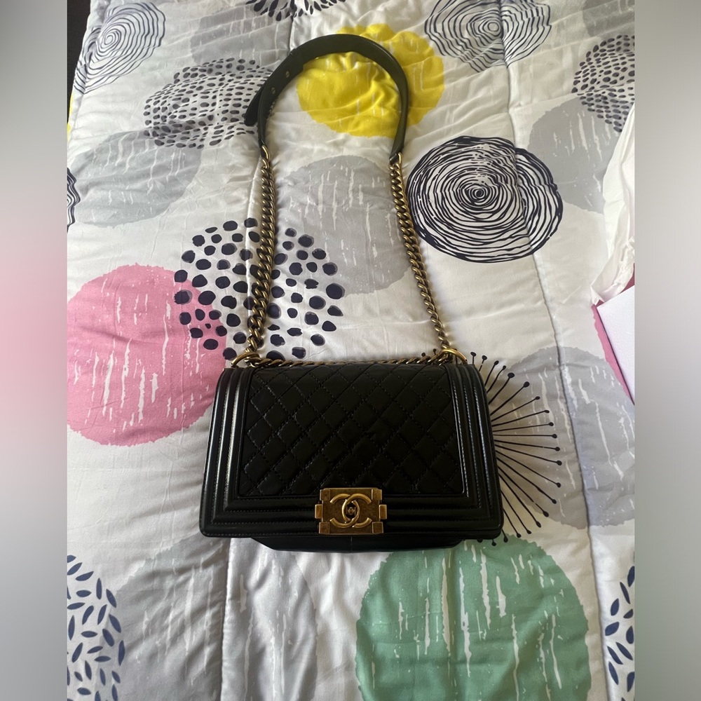 Chanel boy bag has/ps those stains is from lipstick,,price fix no discount